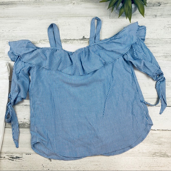 Mossimo cold shoulder ruffle top - Picture 4 of 4